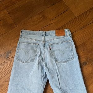 Cutest jeans! Levi’s 501 straight leg jeans worn twice! price is negotiable!